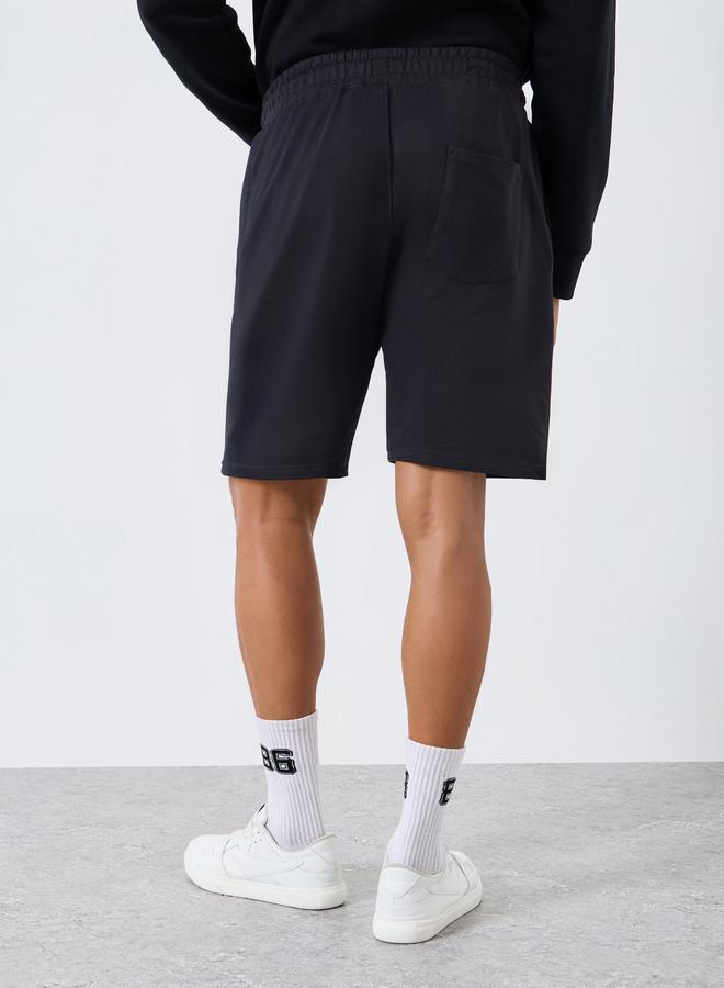 ستايلي شورت رجالي أسود بطبعة جرافيك - Image 3